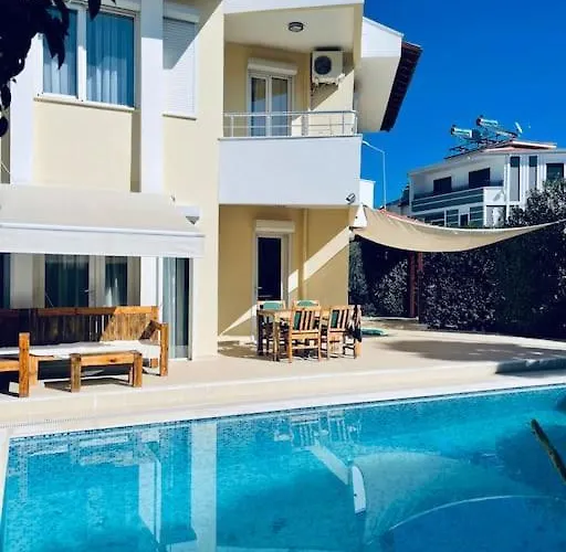 Excellent 3 Storey Villa With A Swimming Pool