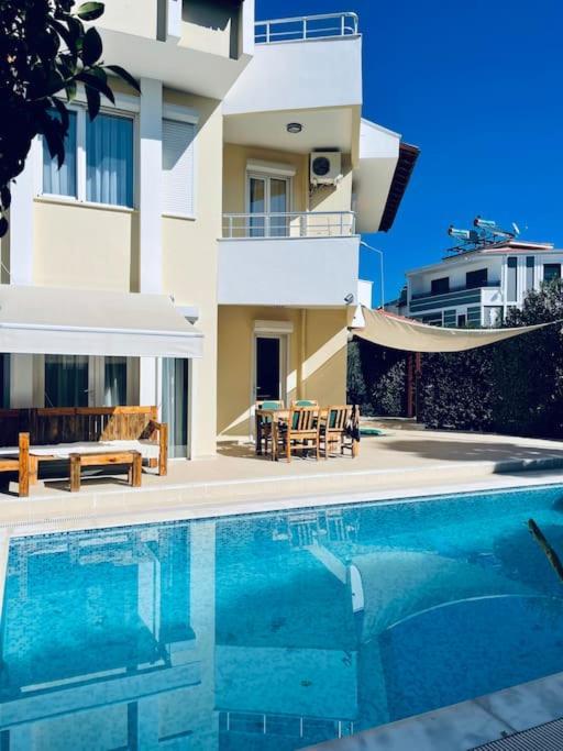 Excellent 3 Storey With A Swimming Pool Belek