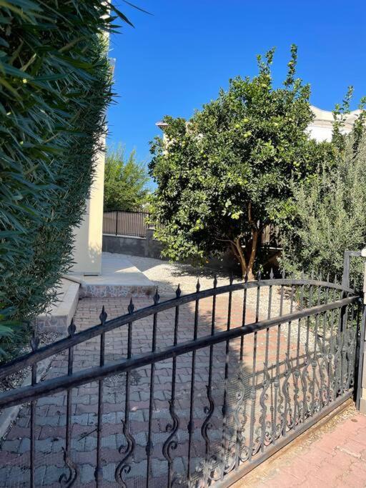 Excellent 3 Storey With A Swimming Pool
