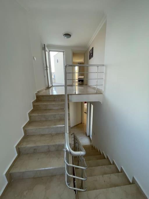 Villa Excellent 3 Storey With A Swimming Pool *