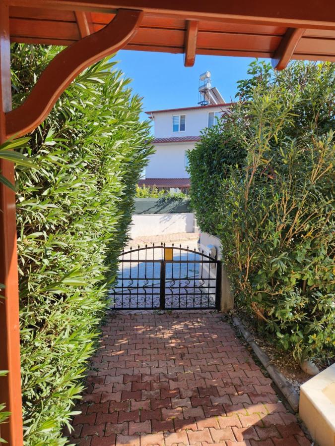 Excellent 3 Storey With A Swimming Pool